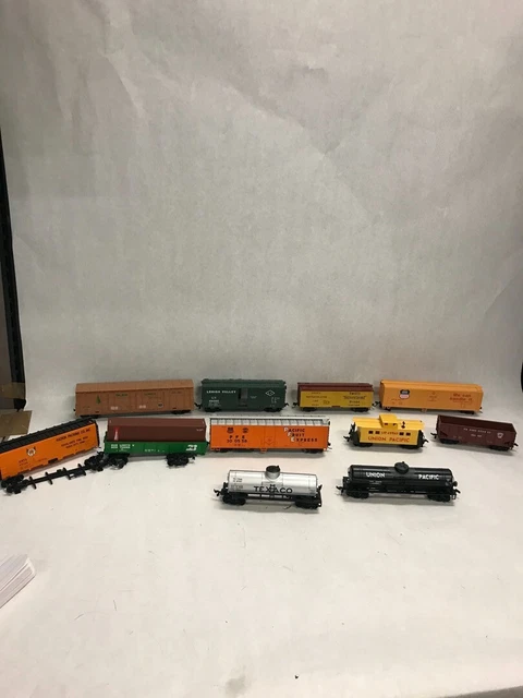 Lot 11 pieces Model Train cars HO Union pacific Texaco PFE Silverleaf Lehigh