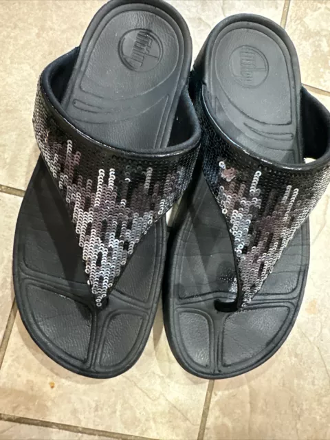 FitFlop size 7  CLEAN Black sequin Wedge Flip Flop Thong Sandals Women’s