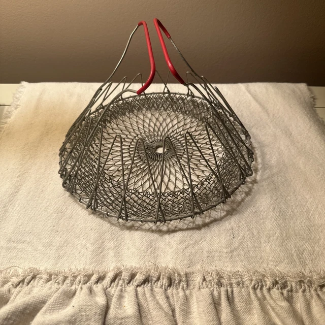 Vintage Collapsible Red Handled Wire Mesh Egg Fruit Gathering Washing Basket 9" Vintage Collapsible Red Handled Wire Mesh Egg Fruit Gathering Washing Basket 9"