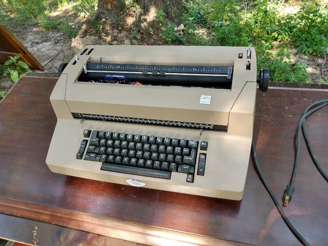 IBM PERSONAL  11” Carriage - CORRECTING SELECTRIC II - MAJOR OVERHAUL /RESTORED