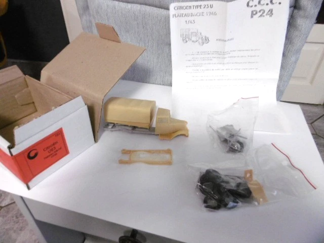 639N MJM KIT Monté 227 Berliet GR 200 Bâché 1:50 Cabine