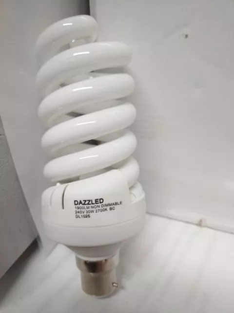 CFL Daylight Spiral Light Bulb 30  watt Energy Saving Lightbulb 6500 Daylight