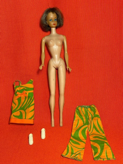 Ancienne poupée mannequin Barbie et une tenue des années 70 8