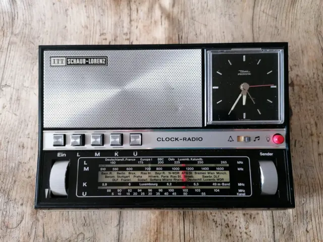 ITT Schaub Lorenz CLOCK RADIO con (orologio elettronico Diehl) 1970 OROLOGIO DIFETTOSO!