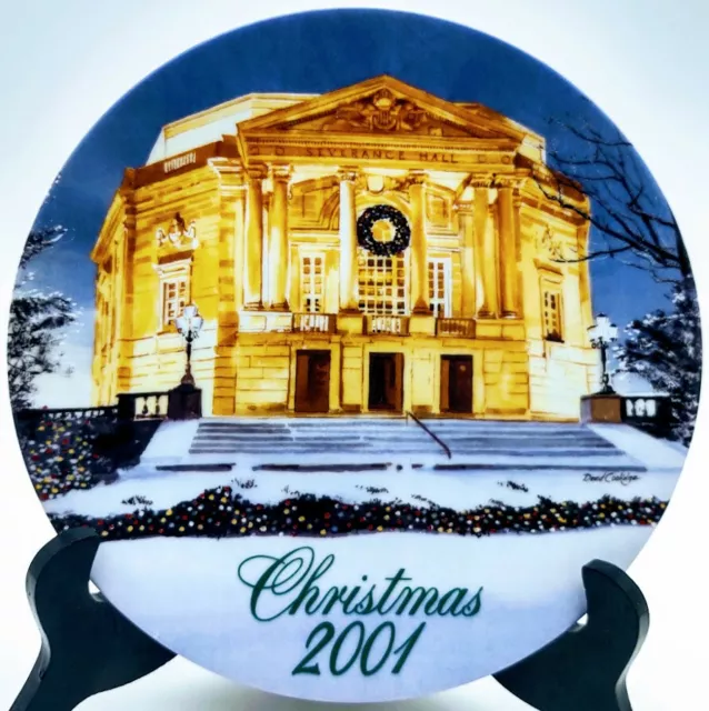 VINTAGE SMUCKER'S COLLECTOR SERIES 2001 CHRISTMAS PLATE featuring