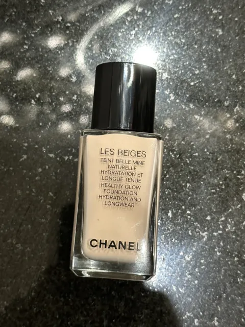 CHANEL LES BEIGES Healthy Glow Foundation hydration and long wear