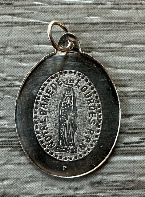 BIJOU MEDAILLE RELIGIEUSE Ancienne / Pendentif Sainte Therese EUR 5,00