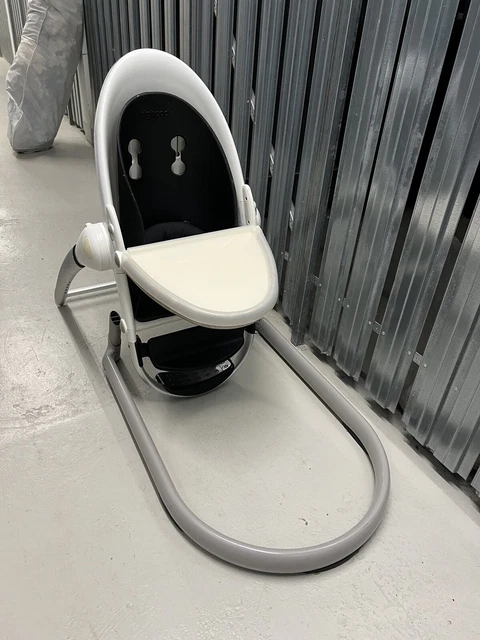 kinderhochstuhl mit tisch
