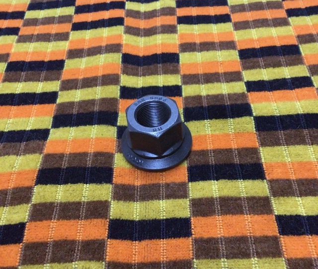10 X NEW Old Stock Leyland Olympian Leyland Titan Right Hand Wheel Nuts