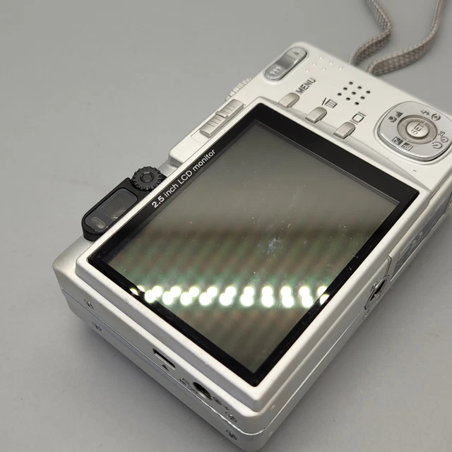 Hitachi HDC-831E 8,1 megapixel fotocamera digitale compatta argento testato 13