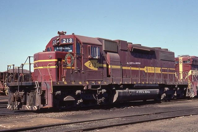 Orig slide DMIR Missabe Iron Road EMD SD38-2  213 VINTAGE Proctor MN 1980  BIN