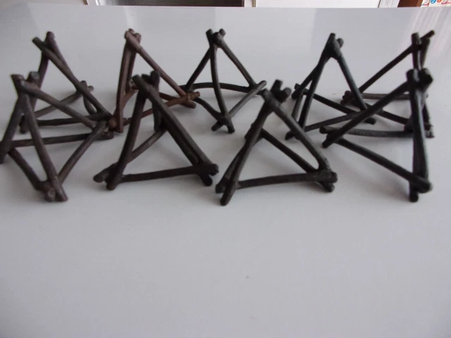 Lot De 9 Croisillons Anti-débarquement D-Day à L'échelle 1/35 - Montés Et Peints, Métal - NEUF
