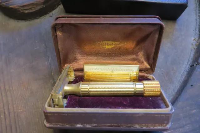 Vintage Gold Tone Aristocrat Gillete Safety Razor & Blade Holder In Box