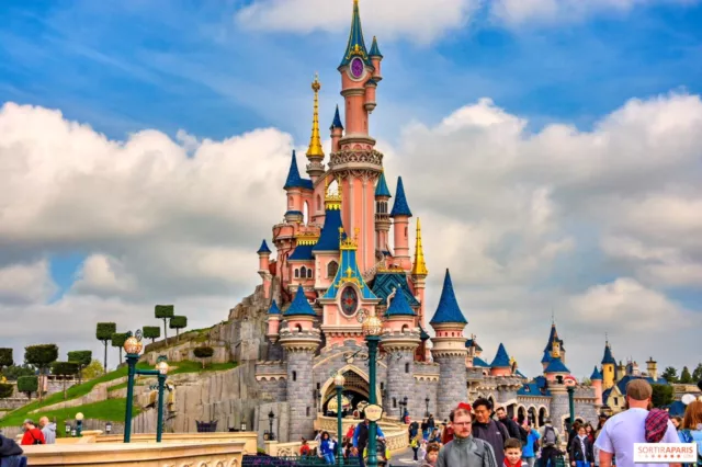 4 billets Disneyland Paris - 1 jour/2 parcs non datées - valable jusqu'en 2025