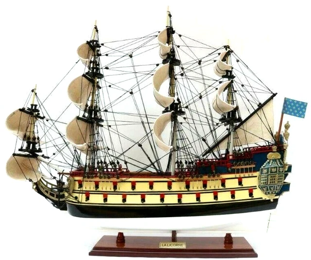 MAQUETTE DE BATEAU EN BOIS  - LA LICORNE - TINTIN-  longueur : 62 cm