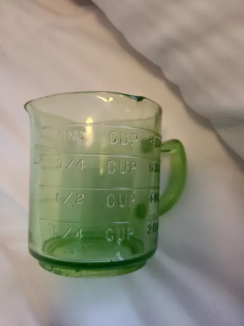 https://www.picclickimg.com/vtUAAOSwd~1k-RBH/Green-Kelloggs-Depression-Uranium-Glass-3-Spout-One.webp