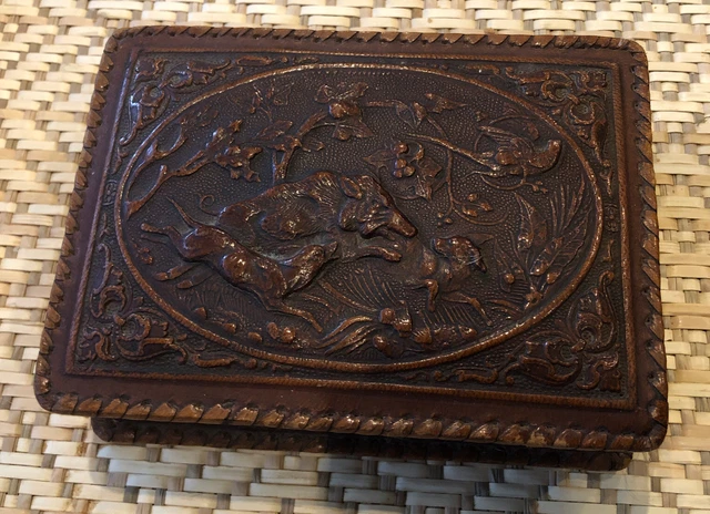 Belle Et ancienne boite en bois et cuir decor chasse a cour chien sanglier