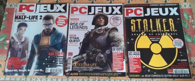 Lot de magazines PC Jeux numéros 66, 98 et 107 de 2003 à 2007