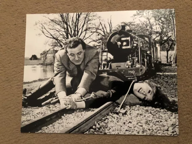 PATRICK MACNEE (THE AVENGERS) UNSIGNED  PHOTO 10x8”