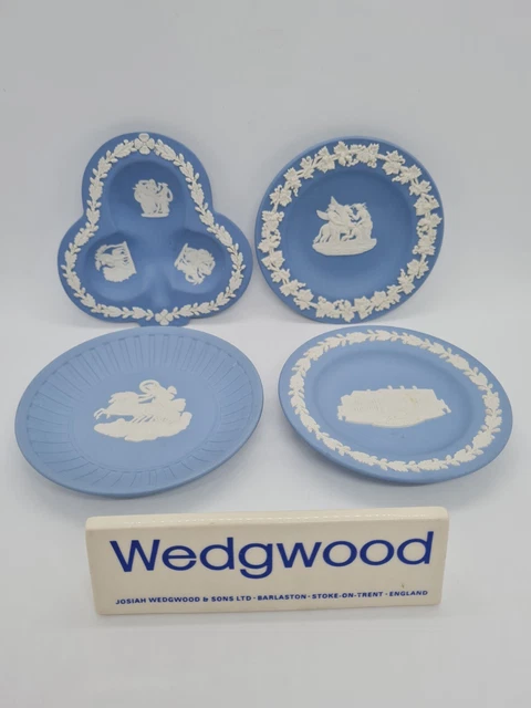 5x Wedgwood Jasperware blau / weiß mit Relief, England, Teller / Schale / Schild