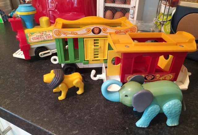 Vintage Fisher Price Toot Toot Circus Train With 2 Animals Lion Elephant 991