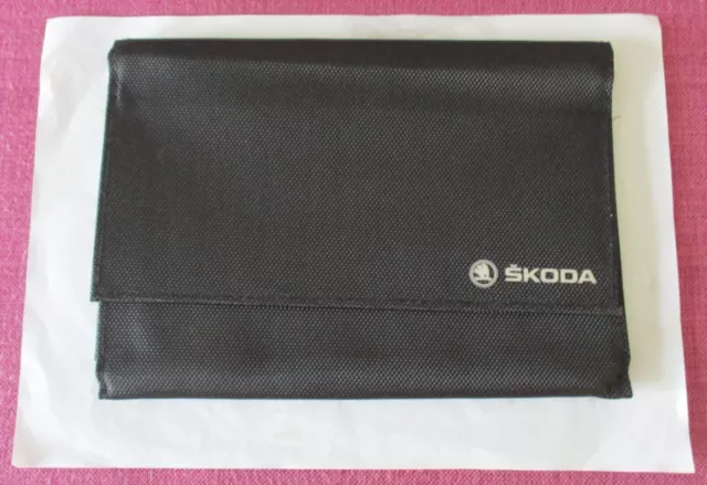 Genuine Skoda Handbook Wallet. Citigo Fabia Octavia Yeti Roomster.  (Jir 104)