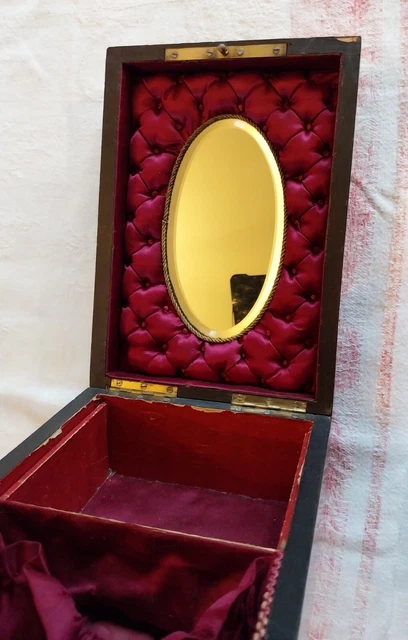 Coffret à Bijoux Dilecta Doré En Fer, Intérieur Capitonné Jaune, Art Orfèvrerie