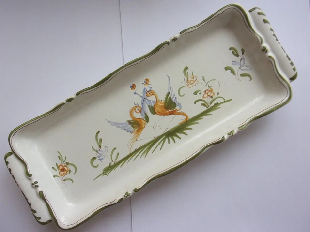 SUPERBE PLAT A CAKE AVEC ANSES CÉRAMIQUE DÉCOR OISEAU & FLEURS à MOUSTIERS
