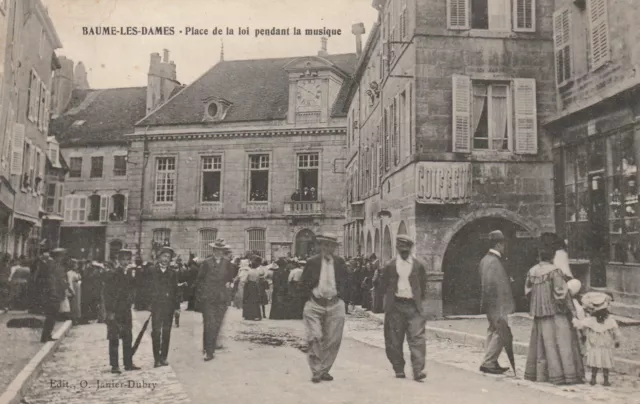 25 Cpa Balume Les Ladies Place De La Loi During Music