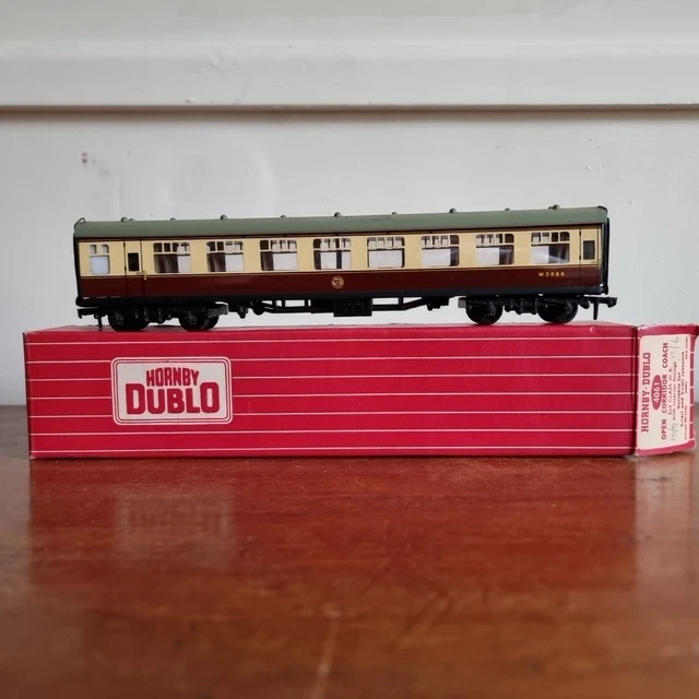 HORNBY DUBLO 4061 OO Gauge W.R. 2nd Class Open Corridor Coach W3984 £9. ...