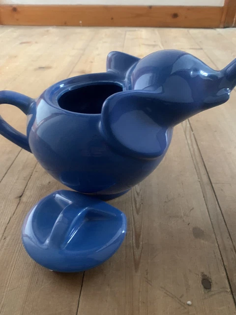 Théière Vintage L'Éléphant – Rayures Bleu Blanc Rouge – Céramique – Édition Limitée