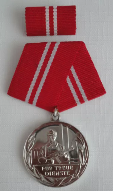 DDR Medaillen für treue Dienste in den Kampfgruppen der Arbeiterklasse