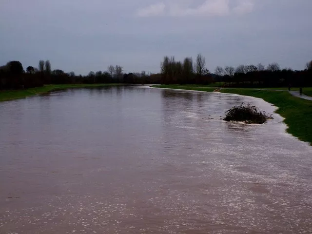 Photo 6x4 River Exe Flood Channel Exeter The flood channel working as pla c2008