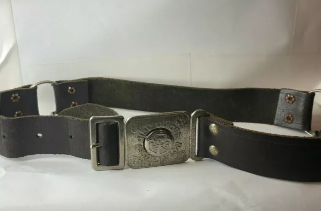 1960's girl Guides leather belt whit metal buckle 26 inch waist with clips