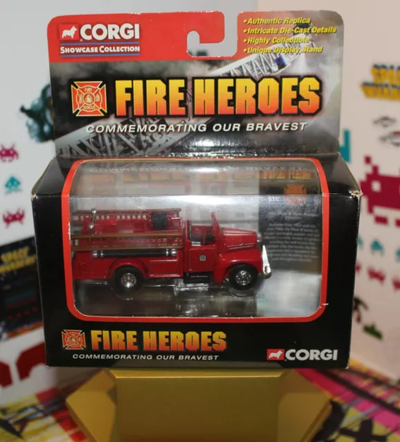 Modellauto Maßstab 1:76 CORGI Showcase C Fire Heroes MACK B Open Pumper CS90055