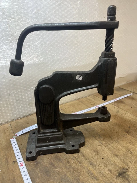 Istruzioni per l'uso e la manutenzione Ducati 750/900 SS Super Sport DESMO Istruzioni per l'uso e la manutenzione Ducati 750/900 SS Super Sport DESMO