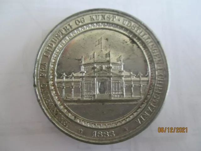 RARE NORWEGIAN ART & INDUSTRY EXHIBITION 19th CENTURY MEDAL OSLO 1883 ( 40 mm ) 2