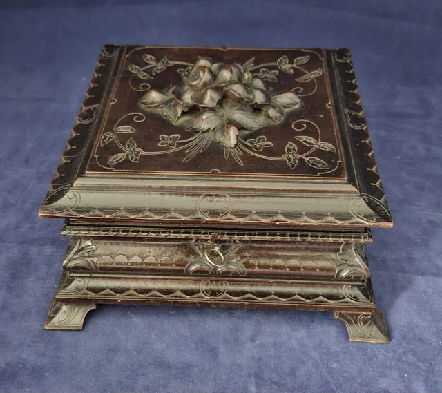GRAND COFFRET EN Bois Sculpté, Boîte à Bijoux 19ème . Soie Capitonnée