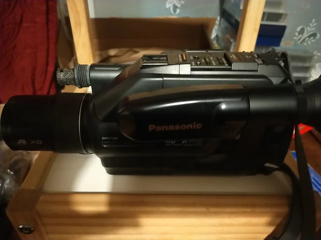 CAMCORDER VHS-C PANASONIC NV-G2B Videokamera Licht Netzstecker SVHS ...