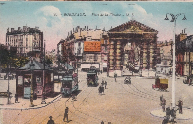 CPA 33 BORDEAUX Place de la Victoire