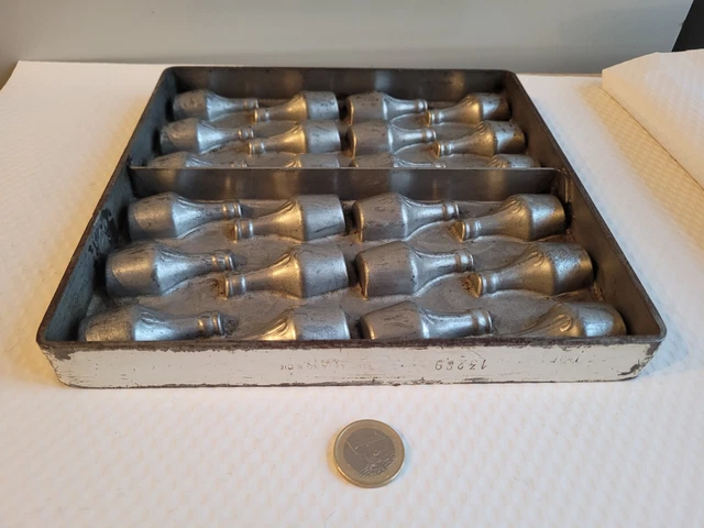 ANCIEN ET RARE moule à sucre ou chocolat en plomb/étain vers les 1900