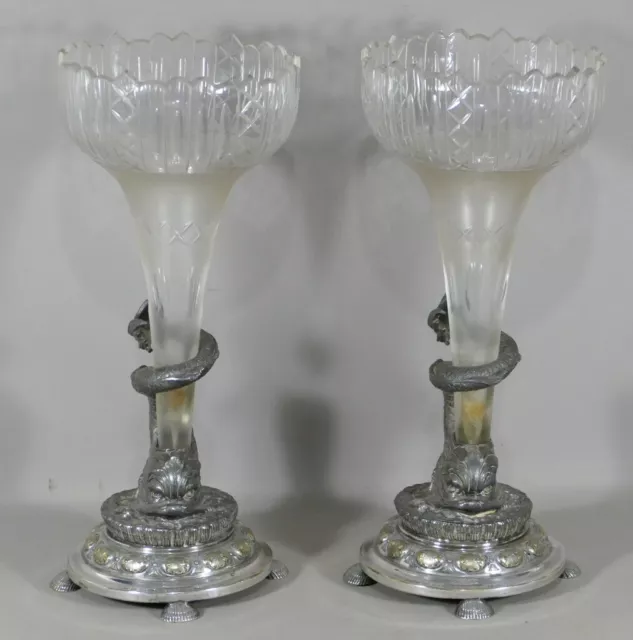 Paire De Vases Soliflores En Cristal Taillé Et Monture Aux Dauphins Métal Argent