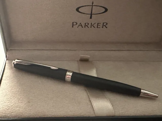 PARKER Sonnet Black Lacquer Ballpoint Pen With Gold Trim