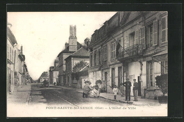 CPA Pont-Ste-Maxence, L´Hotel de Ville, vue de la rue am Hôtel de Ville