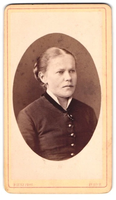 Fotografie D. Lenz, Zürich, Frankengasse 4, Portrait junge Dame in modischer Kl