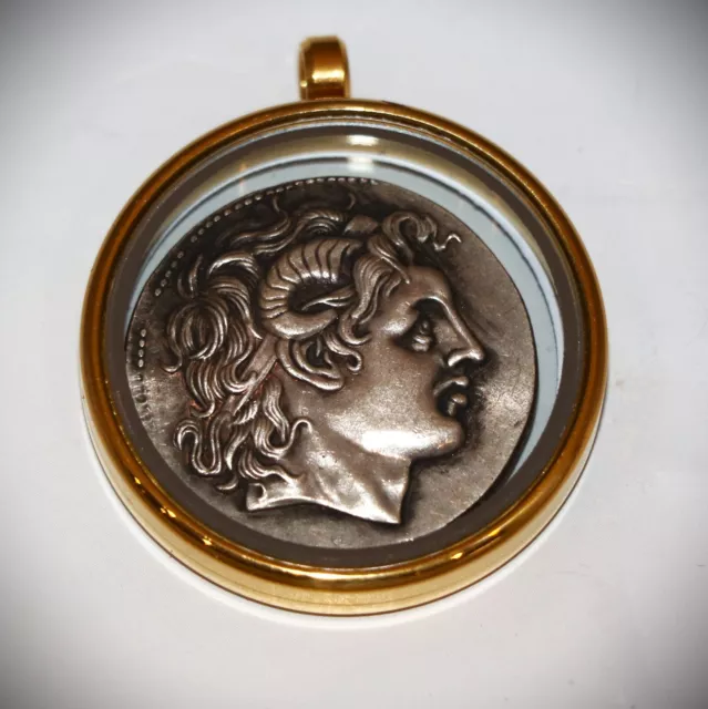 antiker Silbermünzanhänger Alexander der Große, Göttin Athene im Glaskoffer