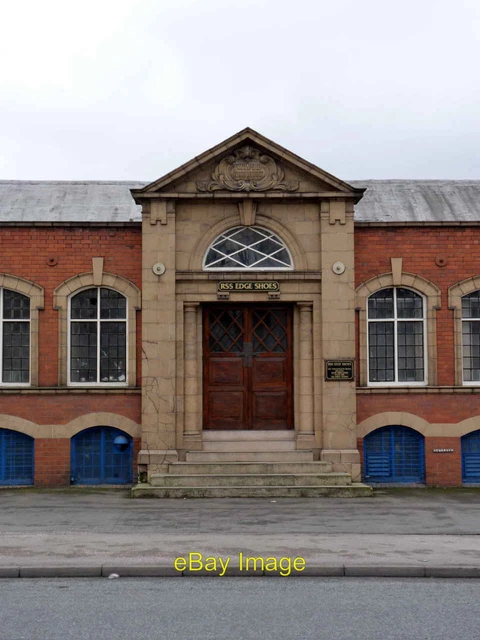 Foto 6x4 Edge Schuhe (Forward Works), Wellington Road Bilston Nahaufnahme von c2012