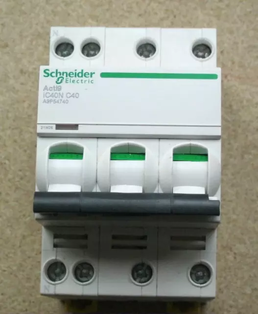 SCHNEIDER A9P54740 Interruttore magnetotermico iC40N 3P+N C 40A 6000A