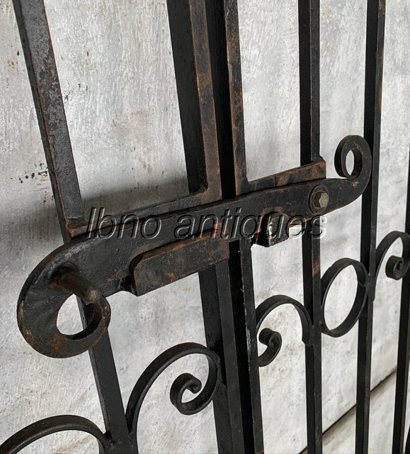 STUNNING NEW ORLEANS 1940s HAND WROUGHT IRON DECORATIVE GATE WITH SIDES. 8ft 3