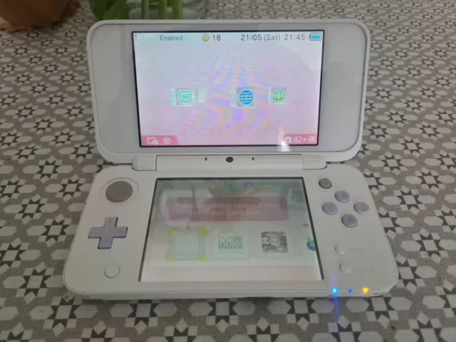 Nintendo 2ds xl White and Lavender